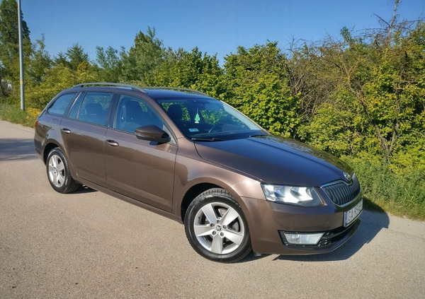 Skoda Octavia cena 45900 przebieg: 183000, rok produkcji 2016 z Gdynia małe 277